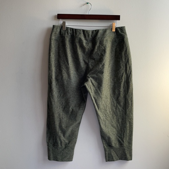 XXL HEATHERED GREEN CAPRI PANTS W/ POCKETS - Picture 4 of 6